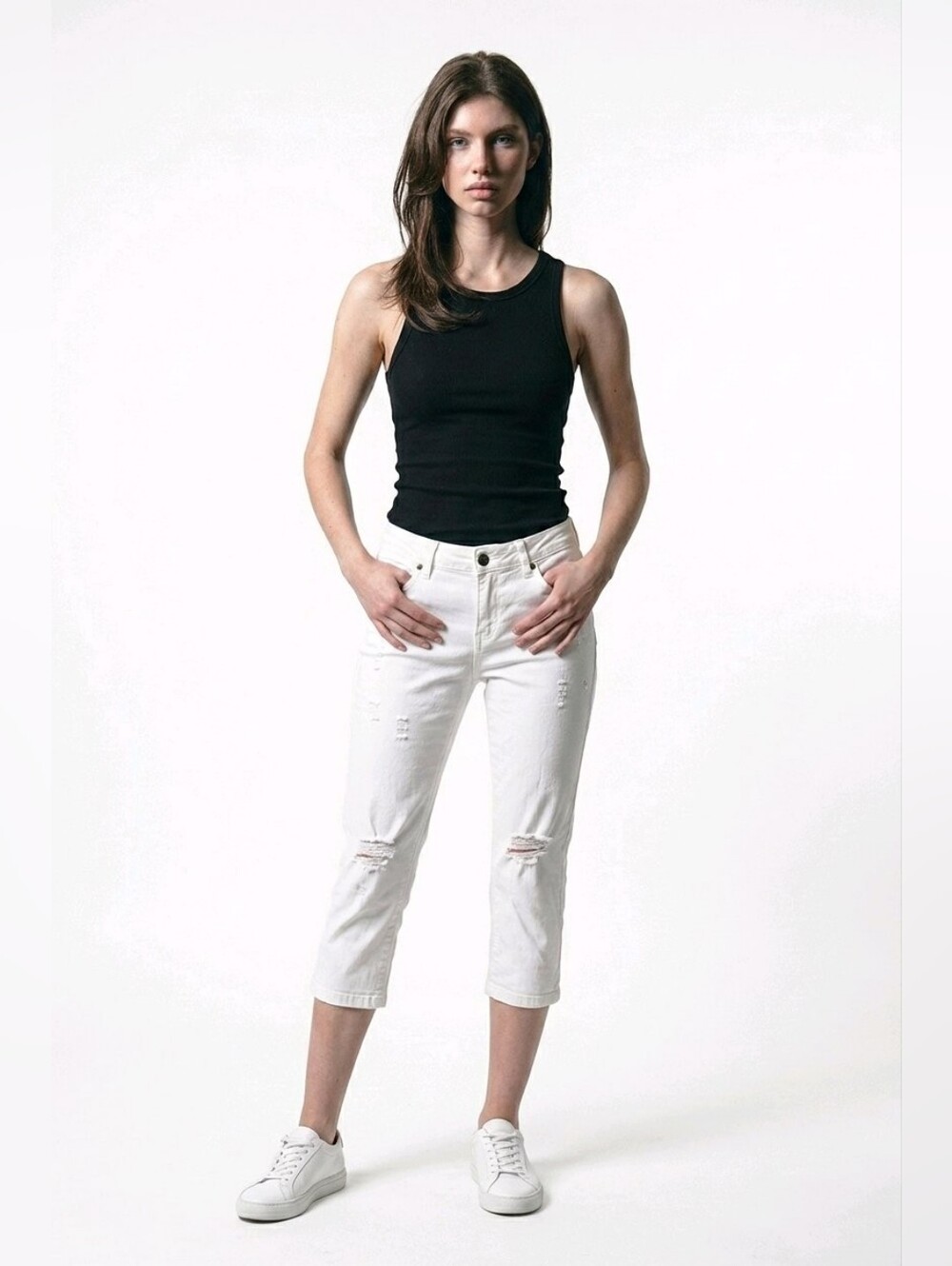 Suko distressed skinny denim capris